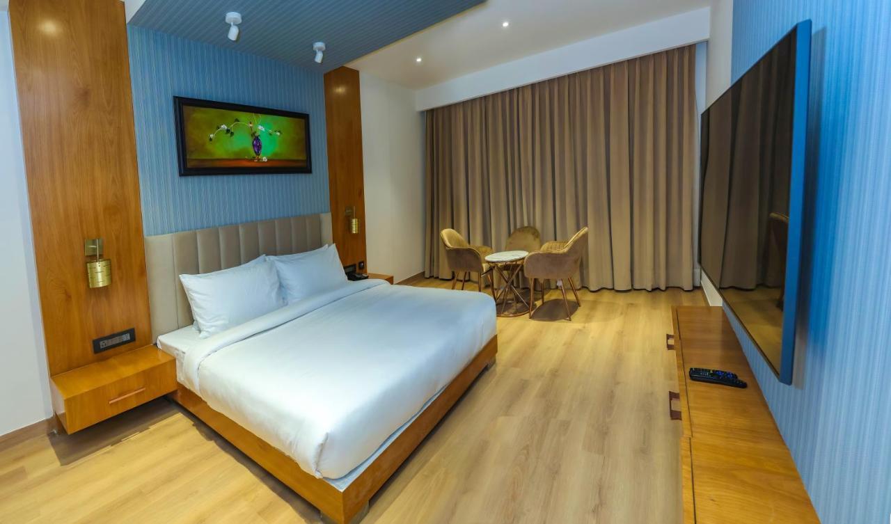 Dayal Gateway Hotel Lucknow Exterior photo